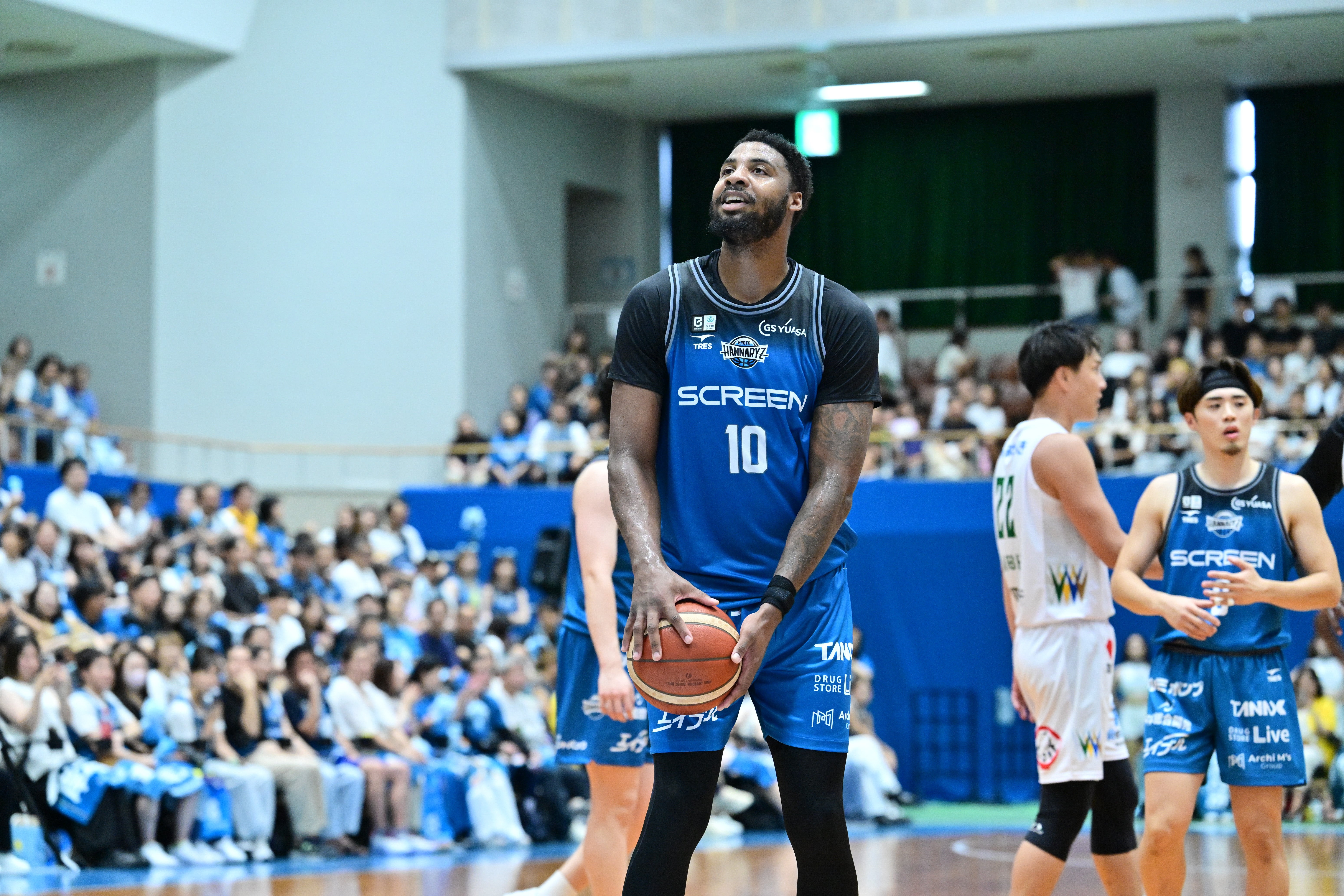 004 開幕まで9日「チームが必要とすることを何でもやる」チャールズ